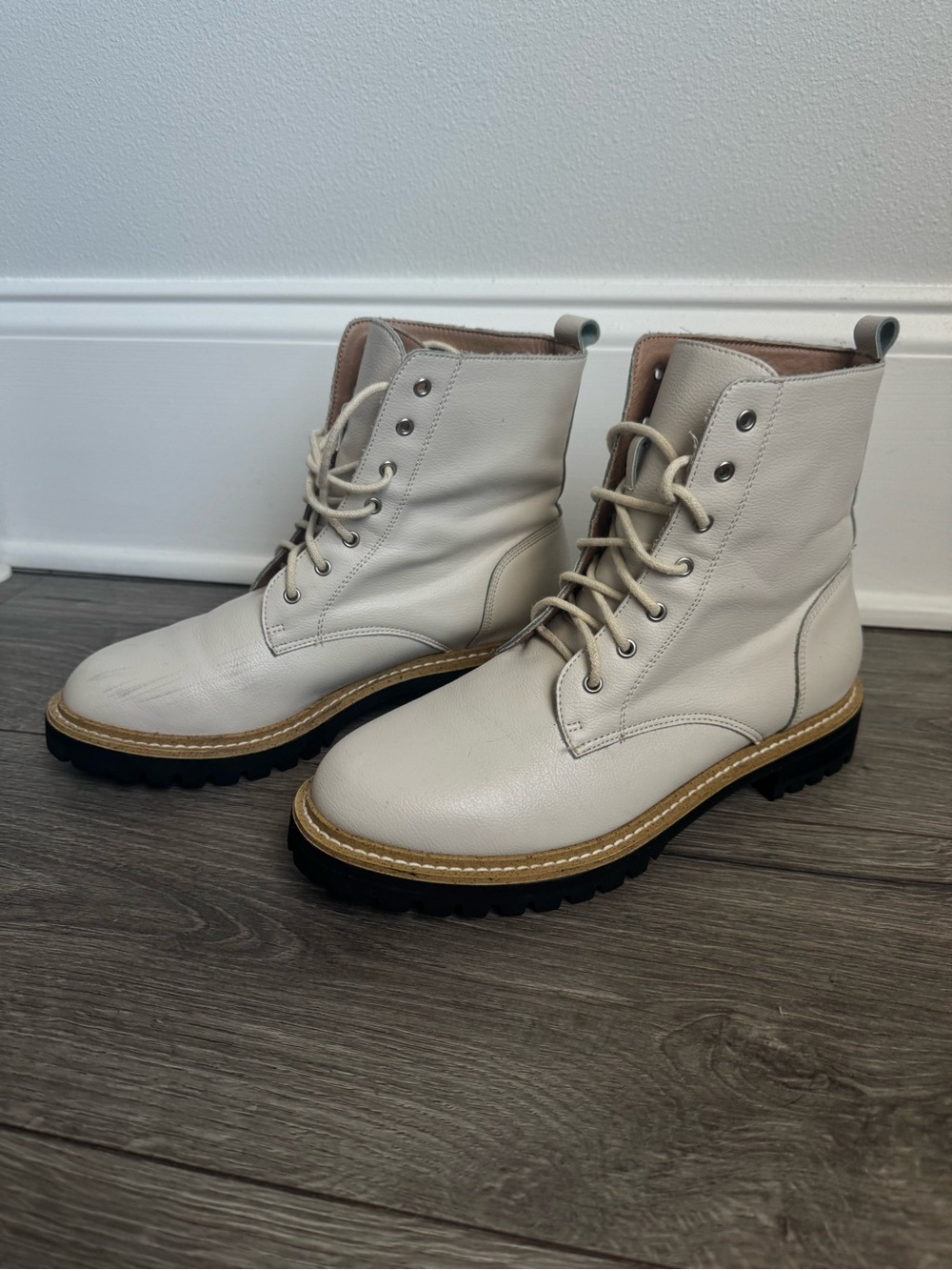Mi.iM Cream Faux Leather Combat Boots Lug Sole Lace Up Size 7.5